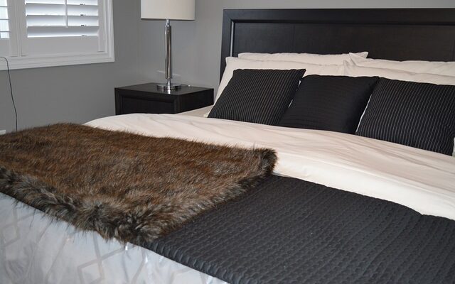 Gør din sengegavl til et multifunktionelt møbel